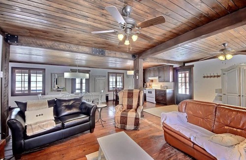 Jonquiere Ski Chalet | Rustik | Tavata Chalets | Cachet ancestrale