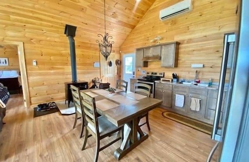 Mount Stewart House | Safe Harbour Vacation Lodge – Riverside Comfort, Kayaks & Outdoor Adventure