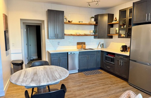 Foothills House | Salt water heated pool, Hot tub, Gazebo & Views