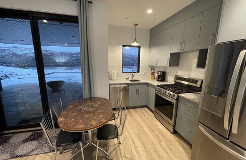 Vernon Apartment | Salt water heated pool, Okanagan lake view 2-3 bd 2-3 bath , 4-6 people.