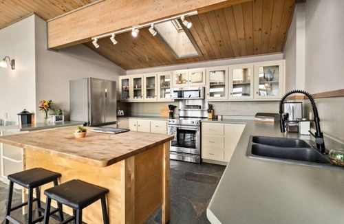 Ragged Island House | Sandy Point Seaside Spa Retreat