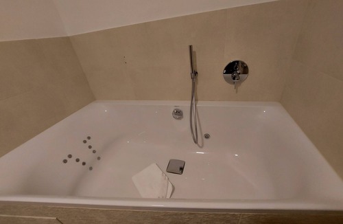 Collalbo Apartment | Schartneralm -Ferienwohnung Fichte with private Jacuzzi