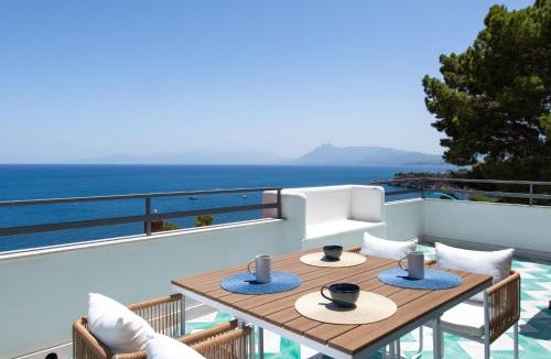 Capo Zafferano Apartment | Sea Frame Design Apartments with Pool by Wonderful Italy
