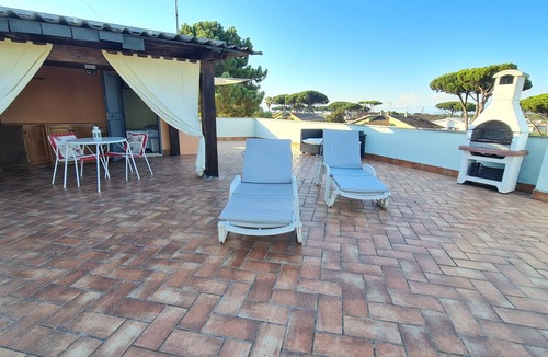 Latina Lido House | Sea view terrace with services