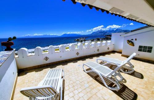 Porticello Apartment | Seafront House Gabbiano Azzurro