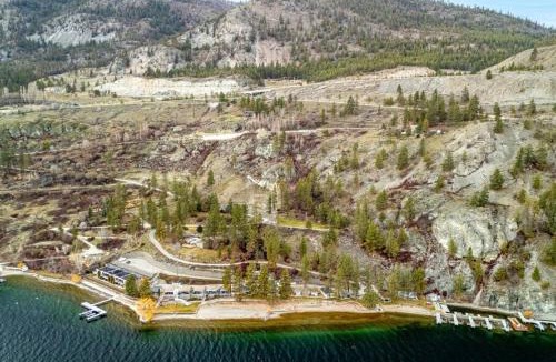 Central Okanagan House | Secluded Cabin On The Lake #7