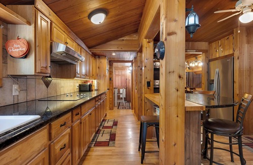 Skippers House | Secluded Nature Retreat w/Trails, Fire Pit, Ping-Pong, Foosball, Games!