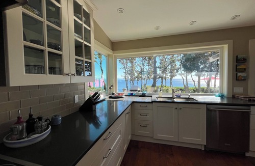Comox House | Secluded Sandy Beach All To Yourself! Panoramic Ocean and Mountain views.