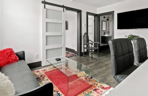 Collingwood Condo | Secluded Simcoe St. Treasure (91600)