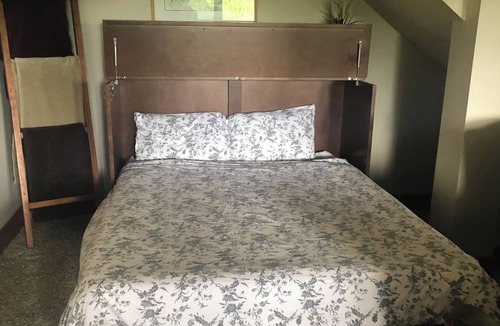 Shawnigan Lake Bed & Breakfast | Shawnigan Hills Guest Suite