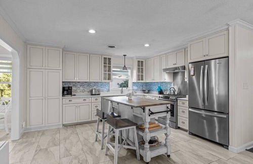 Emerald Isle House | Shorr Thing 3-Bedroom: Poolside Days, Hot Tub Nights, & Steps from the Sand