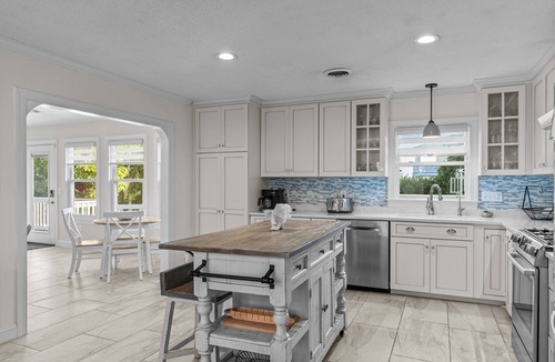Emerald Isle House | Shorr Thing: Poolside Days, Hot Tub Nights, & Steps from the Sand