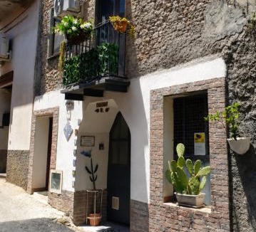Mili San Pietro Apartment | Sicily House Soprano