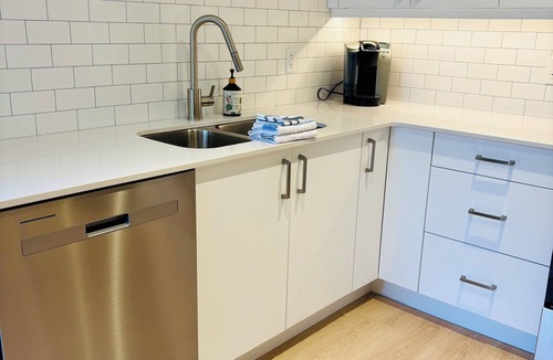 Sidney House | Sidney Sunset Suites! Winter long stay welcome!