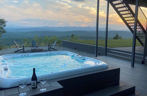 Bragg Creek House | Silver Birch Vista: 160-Acre Mountain Retreat