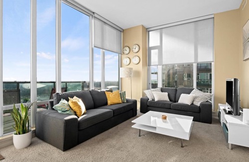 Victoria Park Apartment | Simply Comfort. Trendy 2Br Apartment Downtown Parking
