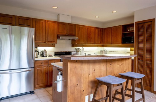 Whistler Village House | Ski-In/Ski-Out Access | 5BR Retreat | Hot Tub | Double Garage | Managed by Aloha Whistler