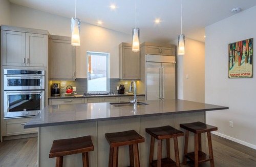 Golden House | SKI-IN/SKI-OUT. Just built, 4 bedroom, 3.5 bathroom modern Town home, sleeps 12
