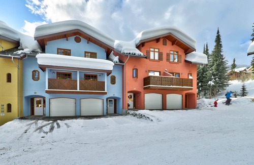 Sun Peaks Apartment | Ski-in|Ski-out, Studio, Sleeps 2, Full kitchen, Snow Creek Village, Sun Peaks