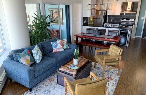 Crosstown Condo | Sky High 3BR/2BTH - Spectacular Views, Free Parking!