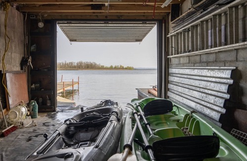 South Glengarry Cottage | Skylight Waterfront cottage with exquisite view/boat dock, close Montreal/Ottawa