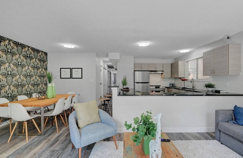 Capitol Hill Apartment | Skyline Views, Sleeps 8 and only Steps to SAIT, U of C & Downtown!