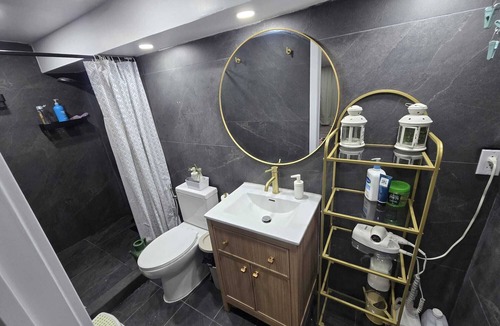 Chateauguay Apartment | Sleek & Modern Studio,Separate Entrance 20 Mints from YUL Airport & downtown