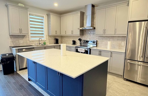 Springwater House | Sleeps 16 and more | Bedrooms with ensuite washrooms