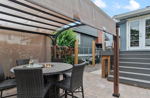 North End House | Sleeps 8, Hot tub, Large Patio & Deck Down town - 2 Bedroom 1 Bathroom
