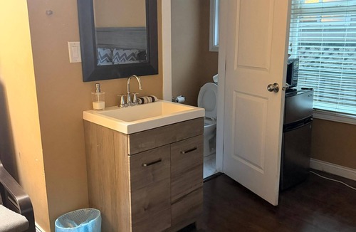 Oakridge House | Small, renovated, private 1 bedroom bathroom in front of bus stop to downtown.