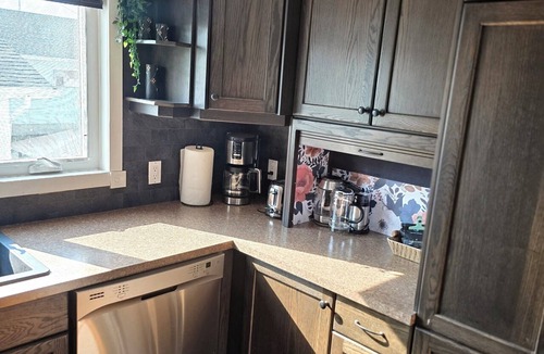 Markerville House | ○Small Town Pearl○ 2Level Hidden Gem Near RedDeer│1K+2Q│Private Yard│Firepit+BBQ
