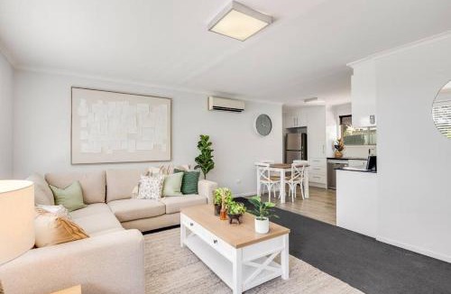 Kearneys Spring Apartment | So Central, So Comfortable!