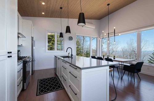 Les Eboulements Ski Chalet | Solstice 203: River Views, Terrace & Hot Tub
