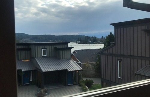 Sooke House | Sooke Harbour Townhouse