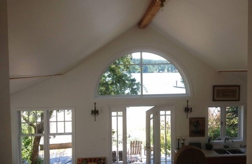 Sooke Cottage | South Facing Panoramic Views Fully Equipped Hot tub - Monthly winter rates