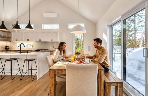 Argenteuil Regional County Municipality Ski Chalet | Spa, Pool & Sauna - Le Montagnard