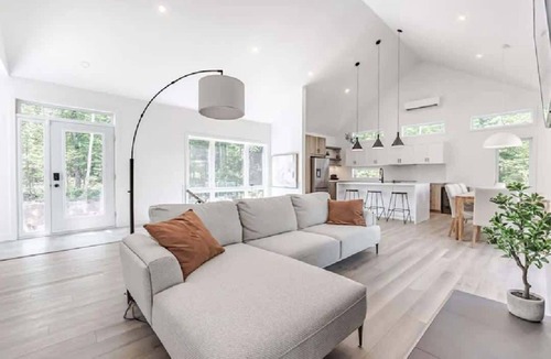 Argenteuil Regional County Municipality Ski Chalet | Spa, Pool & Sauna - Le Montagnard