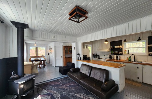 Saint-Gabriel Ski Chalet | Spa, Pool Table, Arcade Games. Beach 200 m away. Perfect for groups and families