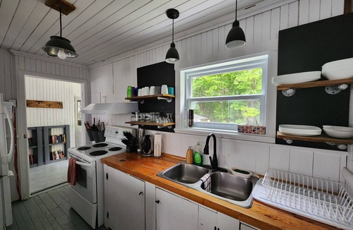 Saint-Gabriel Ski Chalet | Spa, Pool Table, Arcade Games. Beach 200 m away. Perfect for groups and families