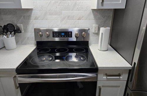Abbotsford Apartment | Spacious 1 bed and bath basement close to malls, restaurants and UFV