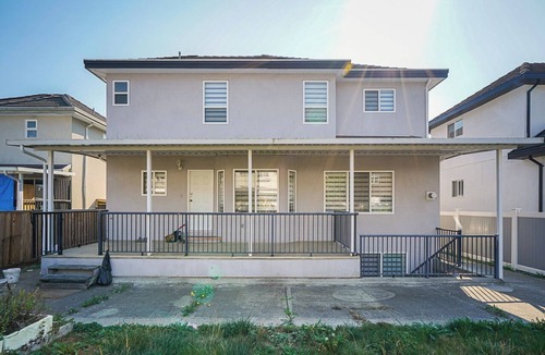 Surrey Newton Apartment | Spacious 1BR Suite w Laundry, workspace, wifi, close to malls, KPU&SMH