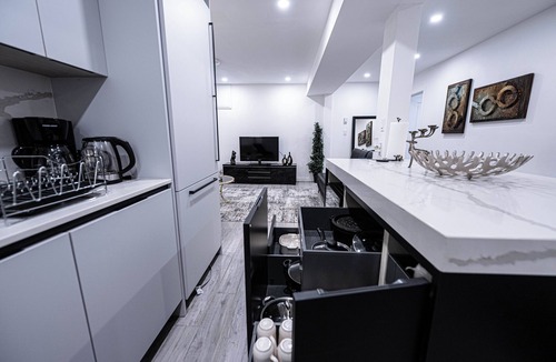 West Vancouver House | Spacious 2-Bedroom Basement Suite – Perfect for Families!