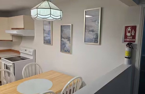 Maple Ridge House | Spacious 2 bedroom suite in quiet neighborhood