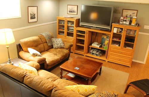 Revelstoke House | Spacious 2 Bedroom Suite 2 Minutes From Ski Hill - Now with Hot Tub!