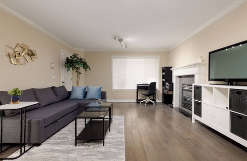 Steveston House | Spacious 2BR/2Bath Suite Near Steveston & YVR