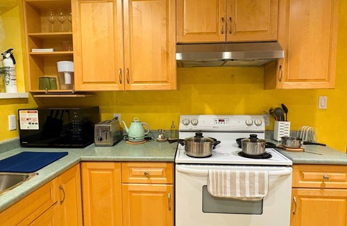 Guildford House | Spacious 2BR by the Park Large Backyard Ideal for Families & Long Stays