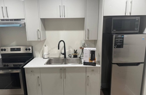 Prince George House | Spacious 2BR Private Flat for Work & Extended Stays in Prince George