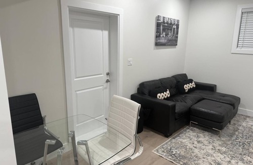 Prince George House | Spacious 2BR Private Flat for Work & Extended Stays in Prince George