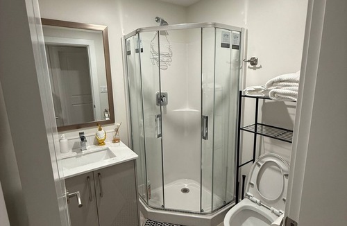 Prince George House | Spacious 2BR Private Flat for Work & Extended Stays in Prince George