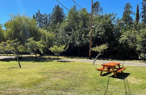 Sooke Cottage | Spacious 2BR Unit on Waterfront Property with Beach Access - Sleeps 6